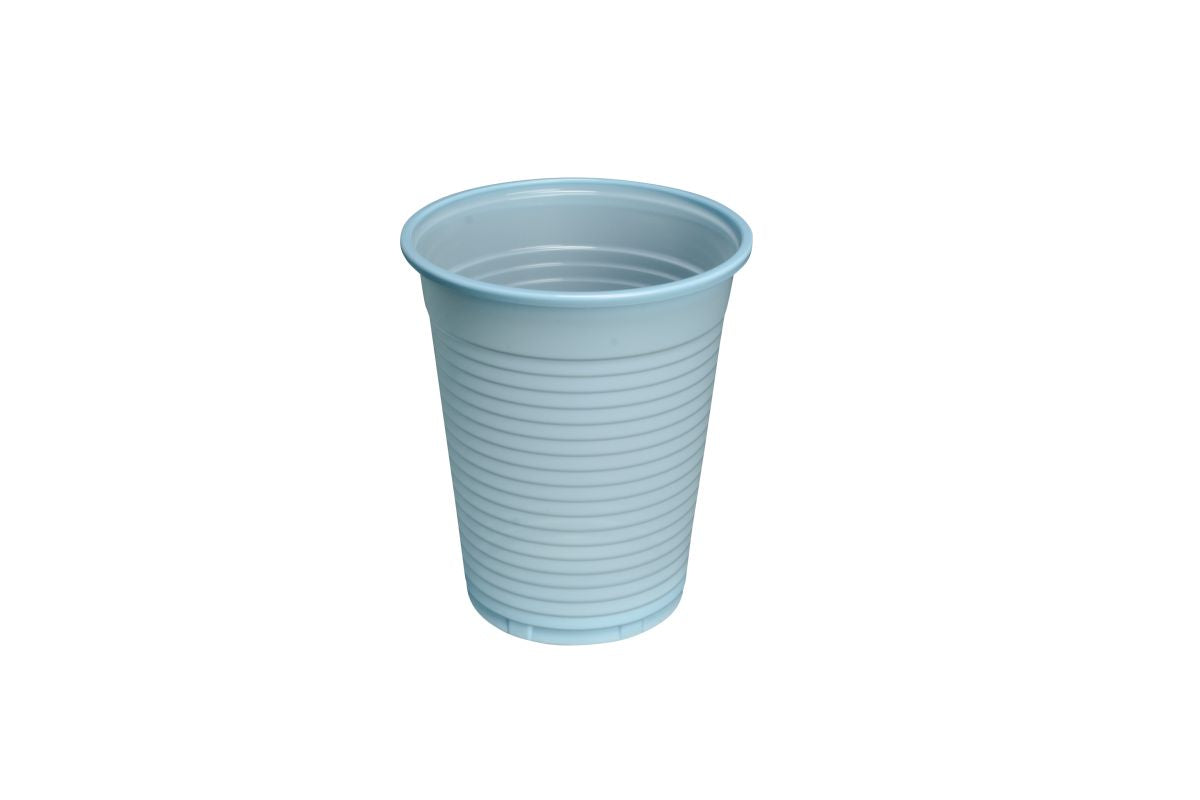Monoart hellblauer Einweg-Mundspülbecher 180ml mit Riffelung.