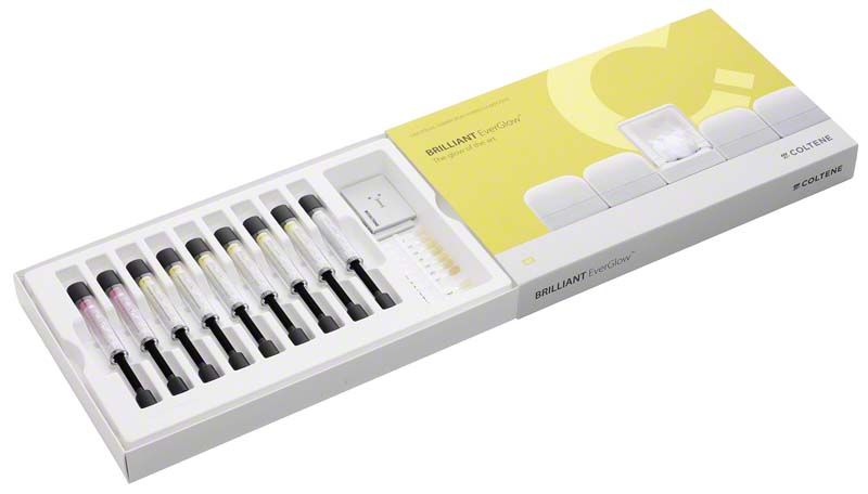 BRILLIANT EverGlow™ Regular Kit Spritzen in geöffneter Verpackung mit Zubehör.