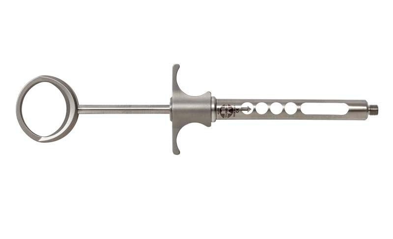 Edelstahlspritze mit großem Daumenring für dentale Anwendungen.