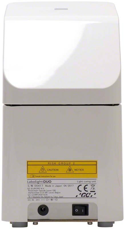 Rückansicht des LED-Lichthärtegeräts Labolight DUO mit Warnhinweisen.