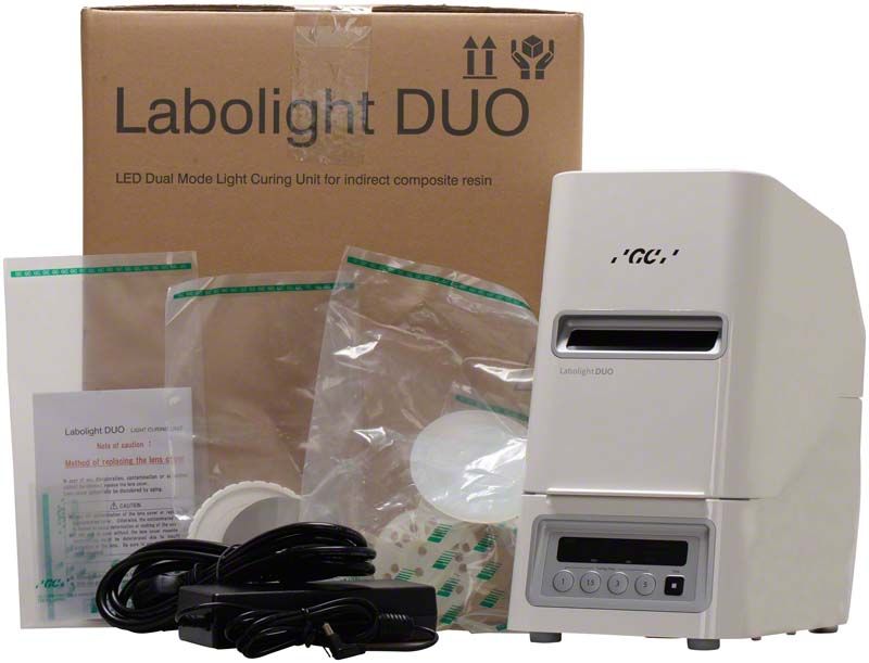 Labolight DUO Set mit Verpackung, Zubehör und Bedienfeldansicht.