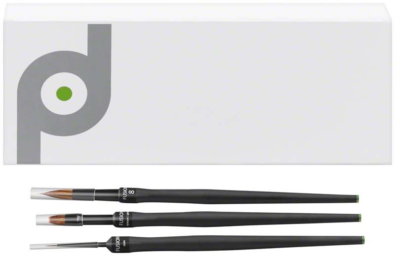 FUSION.brush Masterkit Gr. 8 mit drei schwarzen Pinseln und Verpackung.