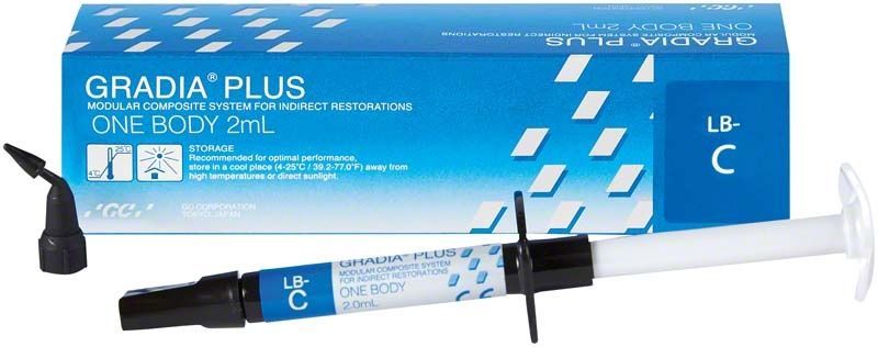 Spritze mit GRADIA® PLUS One Body LB-C Verbundmaterial vor Verpackung.