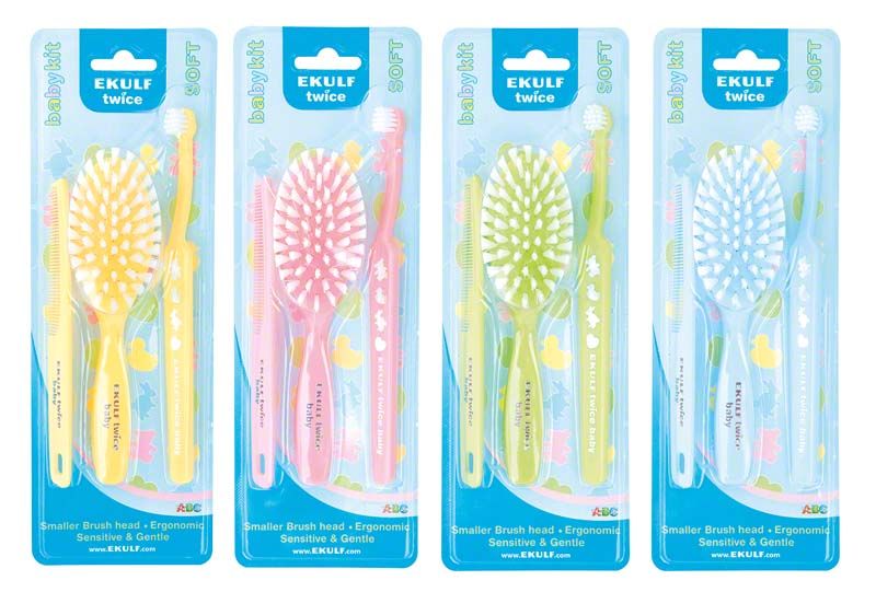 Zahnpflege-Set EKULF twice® baby 0-3 Jahre mit bunten Zahnbürsten.