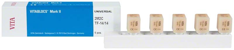 VITABLOCS® TriLuxe forte Blöcke in Zahnfarbe 2M2C auf Halterung.