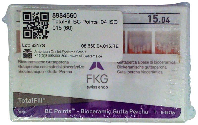Biokeramische Guttaperchapunkte TotalFill® BC Points™ Taper .04 Iso 015 in Verpackung.
