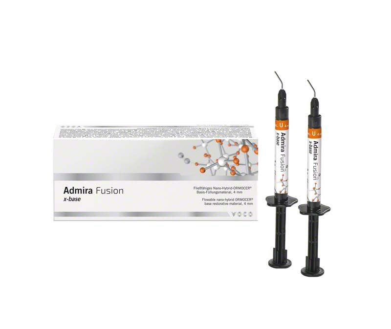 Admira Fusion x-base Spritzen vor Produktverpackung für zahnmedizinische Anwendungen.