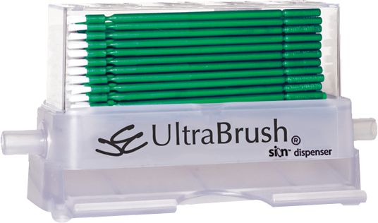 Ultrabürsten-Applikatoren im transparenten Spender mit grünen Bürsten.