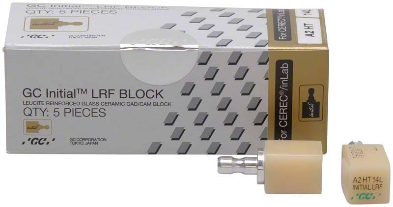 GC Initial™ LRF HT-14L CEREC® A2 Block mit Verpackung im Hintergrund.