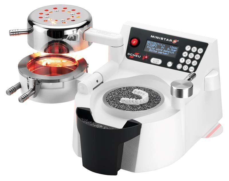 Hochmodernes Tiefziehgerät MINISTAR S® 230 V mit Display und Heizstrahler.