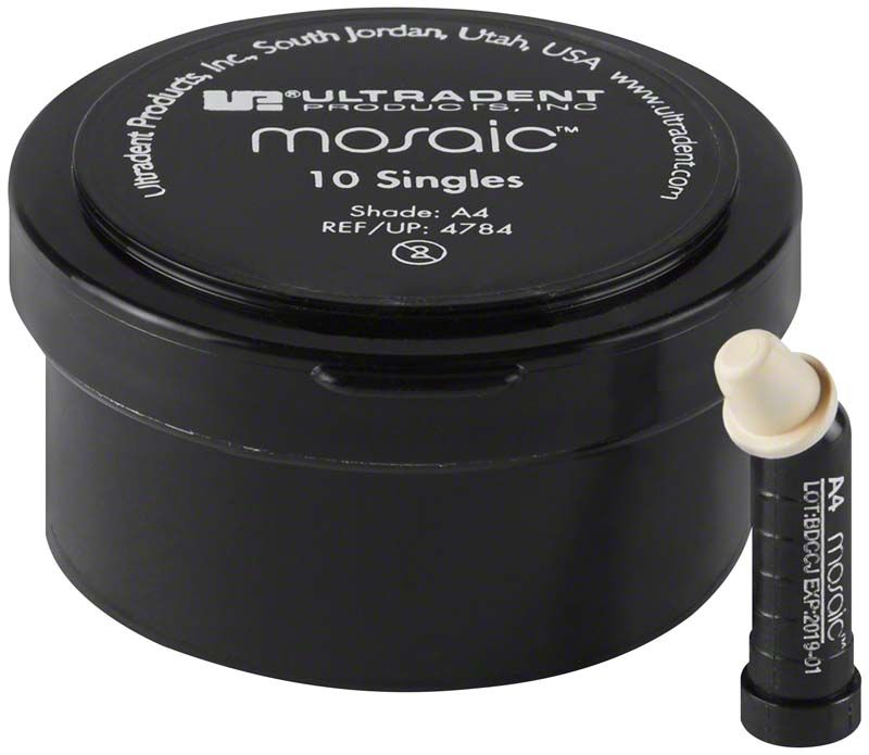 Schwarze Dose mit Mosaic™ Singles A4 und einer Injektionsspritze daneben.