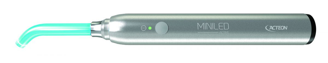 Zahnmedizinisches Polymerisationsgerät Mini LED™ Active in silberner Farbe.