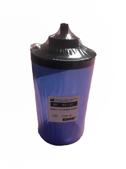 Blaue NIGHT CLEANER® Anwendungsflasche mit schwarzem Deckel für AIRFLOW® Systeme.