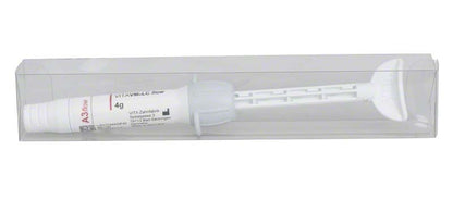 Produktansicht der VITA VM® LC flow BASE DENTINE A3 Spritze in transparenter Verpackung.