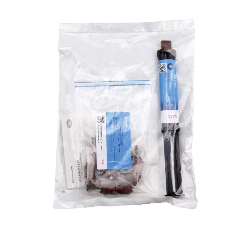 VITA ADIVA® F-CEM Translucent Luting-Komposit in Verpackung mit Applikationsspritze.