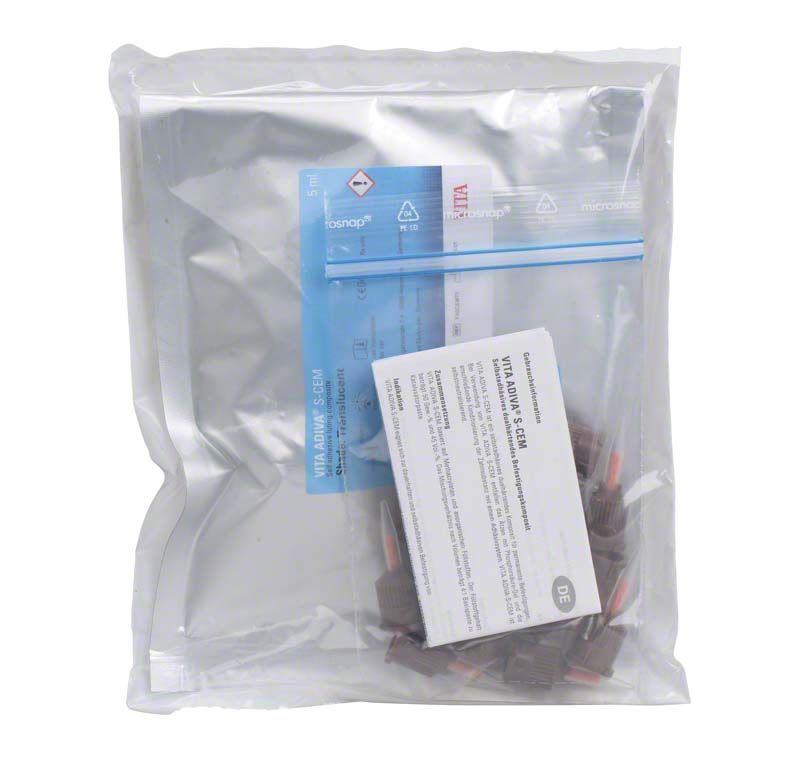 VITA ADIVA® S-CEM A2 Translucent in verschweißter Kunststoffverpackung mit Etikett und Zubehör.