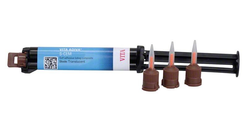 VITA ADIVA® S-CEM A2 Translucent Spritze mit drei Applikationsdüsen.