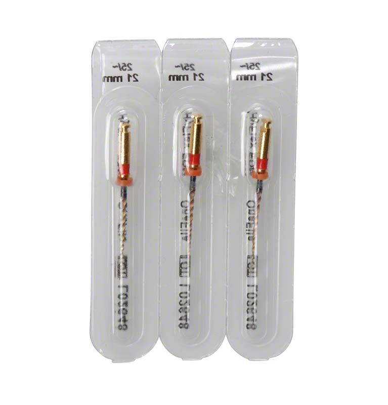 Drei HyFlex™ EDM Niti-Feilen 21mm einzeln verpackt in Kunststoffblistern.