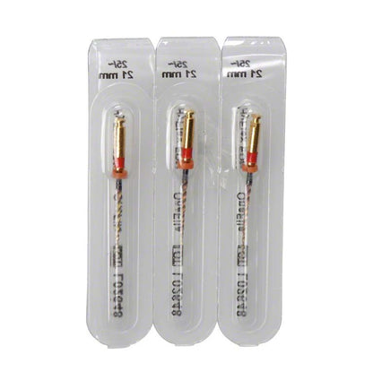 Drei HyFlex™ EDM Niti-Feilen 21mm einzeln verpackt in Kunststoffblistern.
