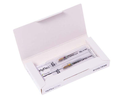 Offene Verpackung des HyFlex™ EDM Shaping medium Set 21mm mit sichtbaren Instrumenten.