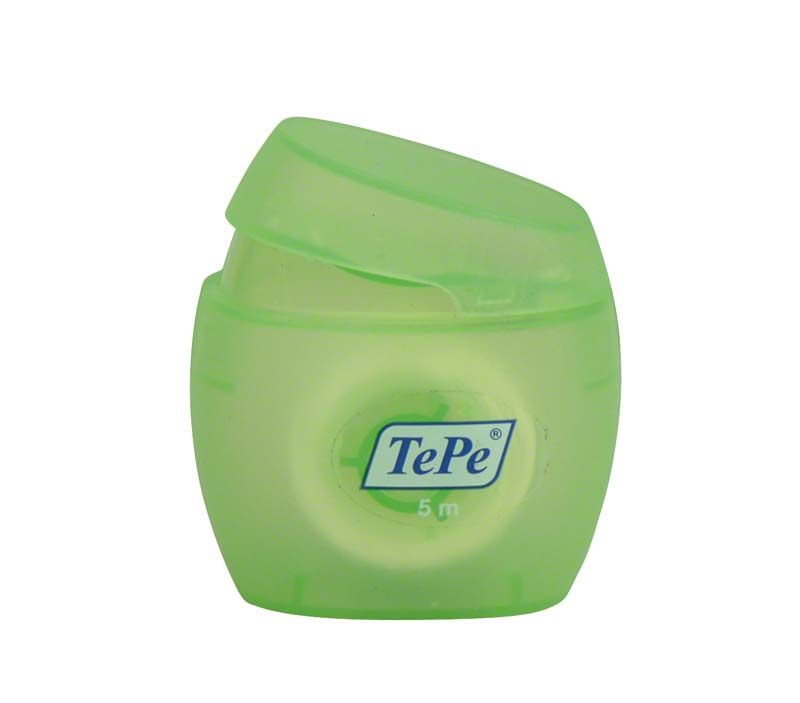 Grüne TePe Dental Tape Verpackung mit 5 m Zahnseide.