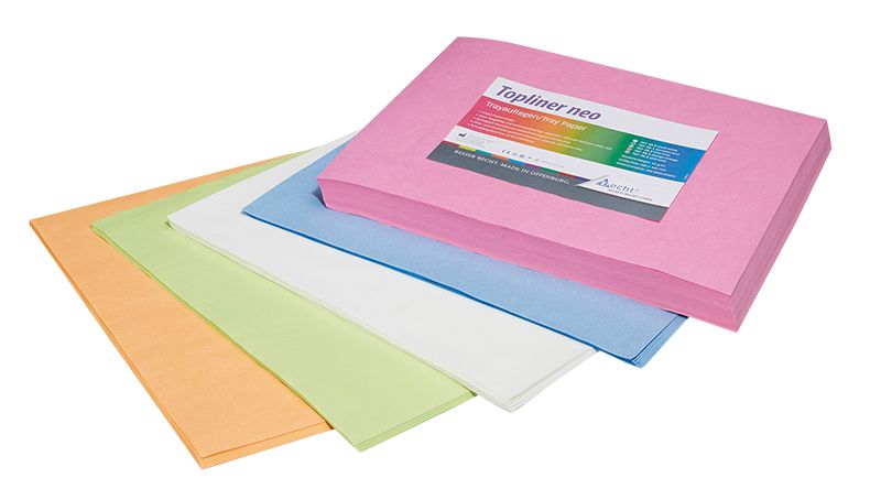 Topliner neo Trayauflagen in verschiedenen Farben, inklusive orange, gestapelt auf weißem Hintergrund.