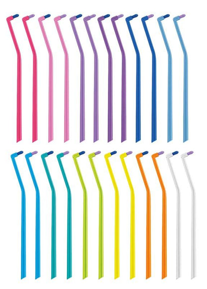 Verschiedene bunte CURAPROX Handzahnbürsten für Zahnspangen in gebogener Form.