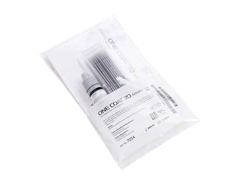 One Coat 7.0 Aktivatorkit in transparenter Verpackung mit Etikett.