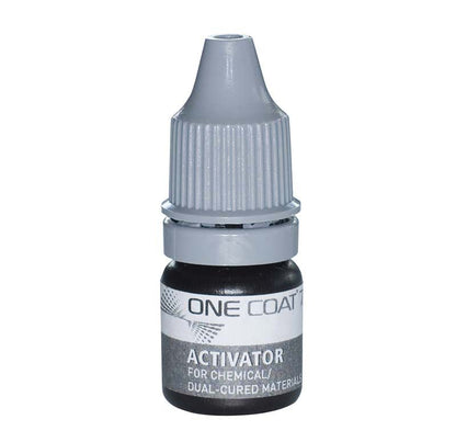 Aktivatorkit-Flasche One Coat 7.0 mit grauem Verschluss und Etikett.