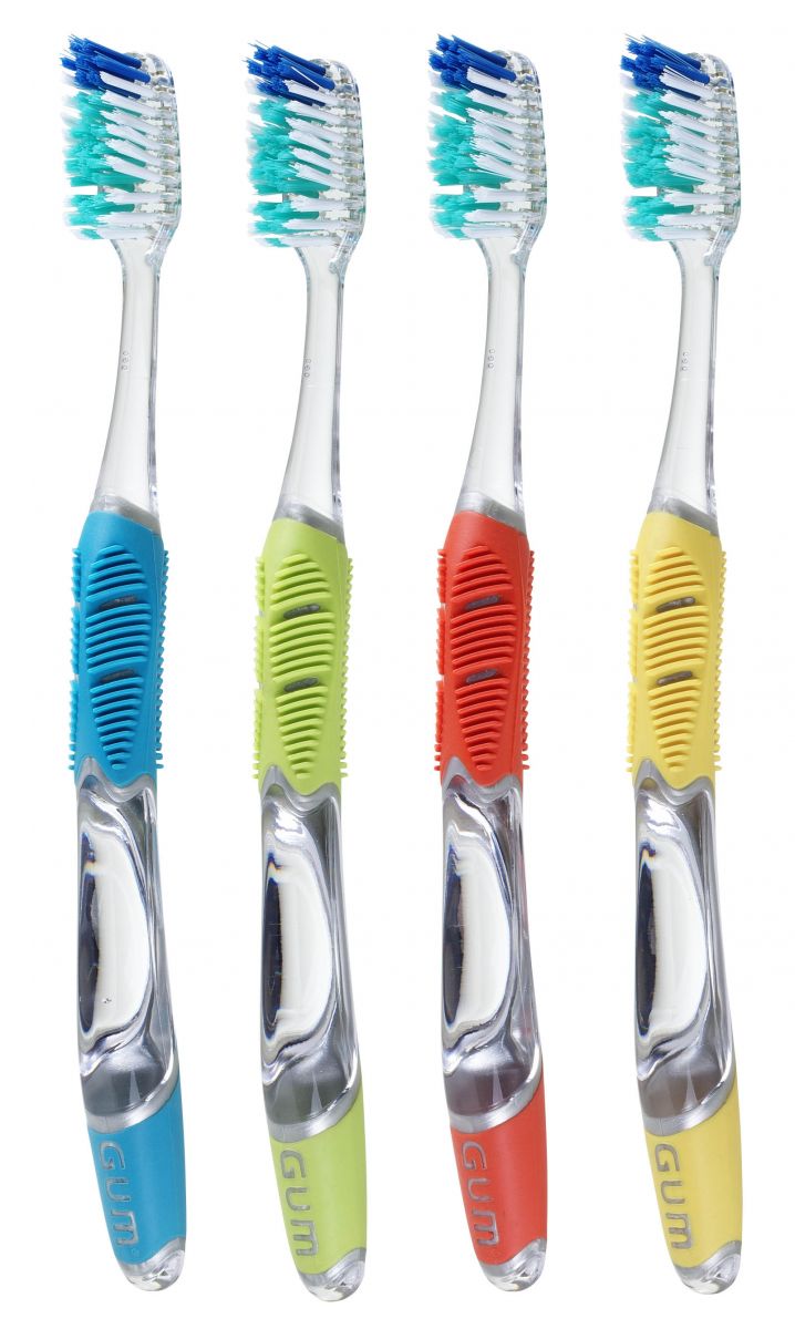 Vier GUM® Technique® + Zahnbürsten in verschiedenen Farben mit Quad-Grip-Griff.