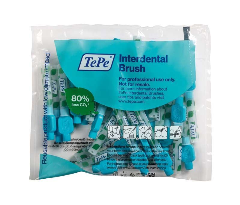 Verpackung mit lila TePe Interdentalbürsten und Produktinformationen.
