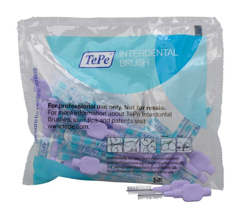 TePe Interdentalbürsten Extra Soft in helllila, teils aus der Verpackung.