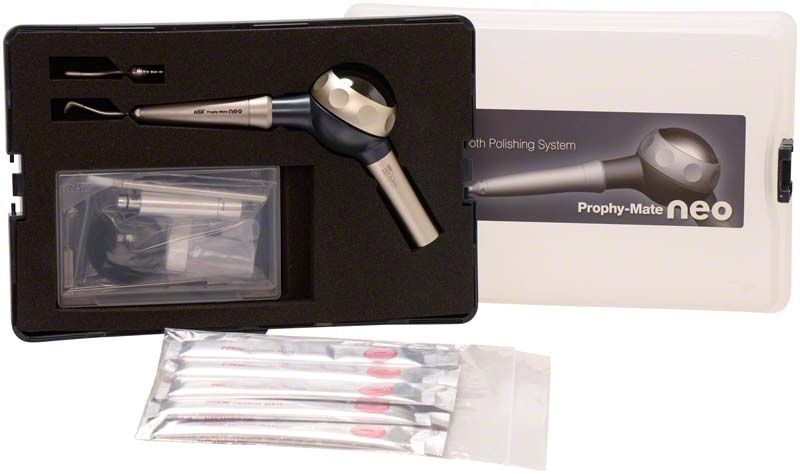Pulverstrahlgerät Prophy-Mate neo mit Zubehör in geöffneter Verpackung.