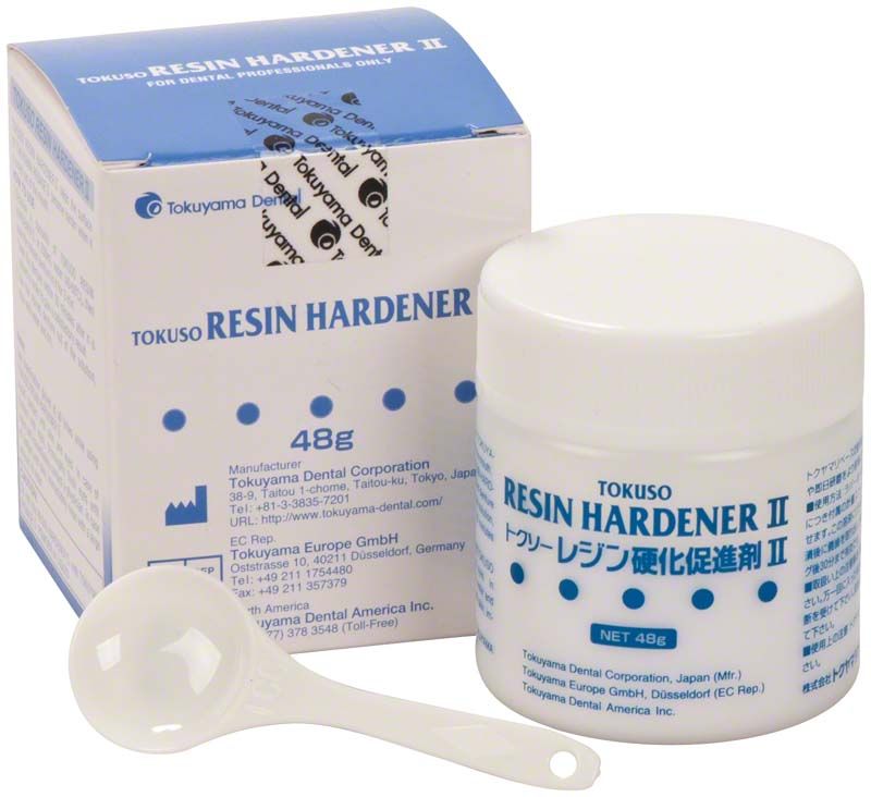 Dose und Verpackung von Rebase II Fast Härter mit Messlöffel.