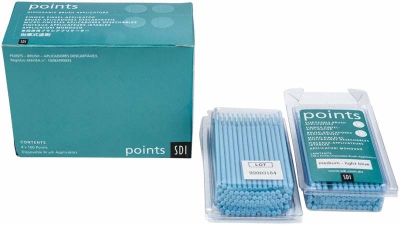 Hellblaue Einweg-Pinselapplikatoren für dentalen Einsatz in Verpackung.