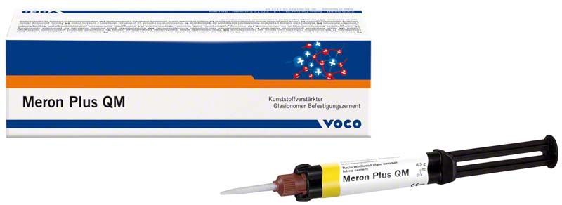 Meron Plus QM Glasionomerzement in QuickMix Spritze vor Verpackung.