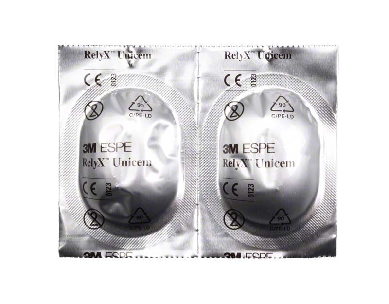 Zwei RelyX™ Unicem Maxicap Kapseln in silberner Folienverpackung.