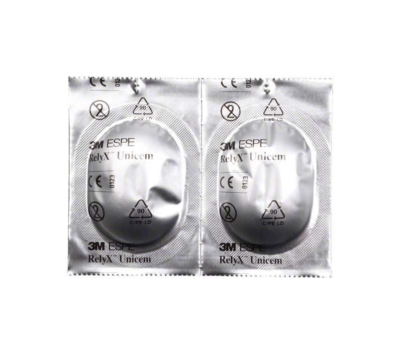 Zwei versiegelte Kapseln von 3M™ RelyX™ Unicem Maxicap auf weißem Hintergrund.