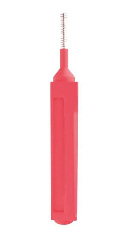 Rote Interdentalbürste mit schmalem Griff und feiner Borste.