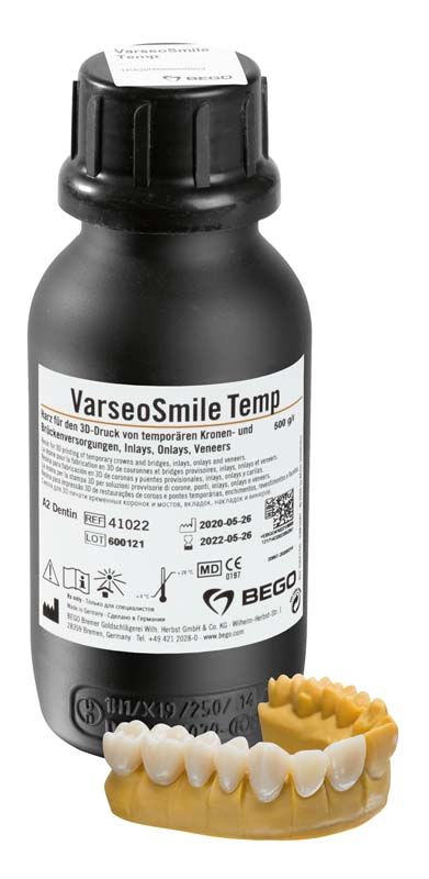 VarseoSmile Temp A2 Flasche mit Zahnersatzmodell im Vordergrund