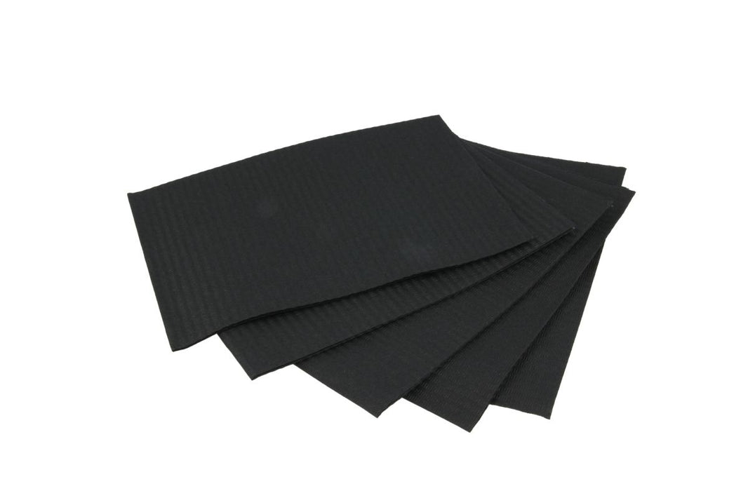 Monoart Patientenservietten Towel UP schwarz auf weißem Hintergrund.