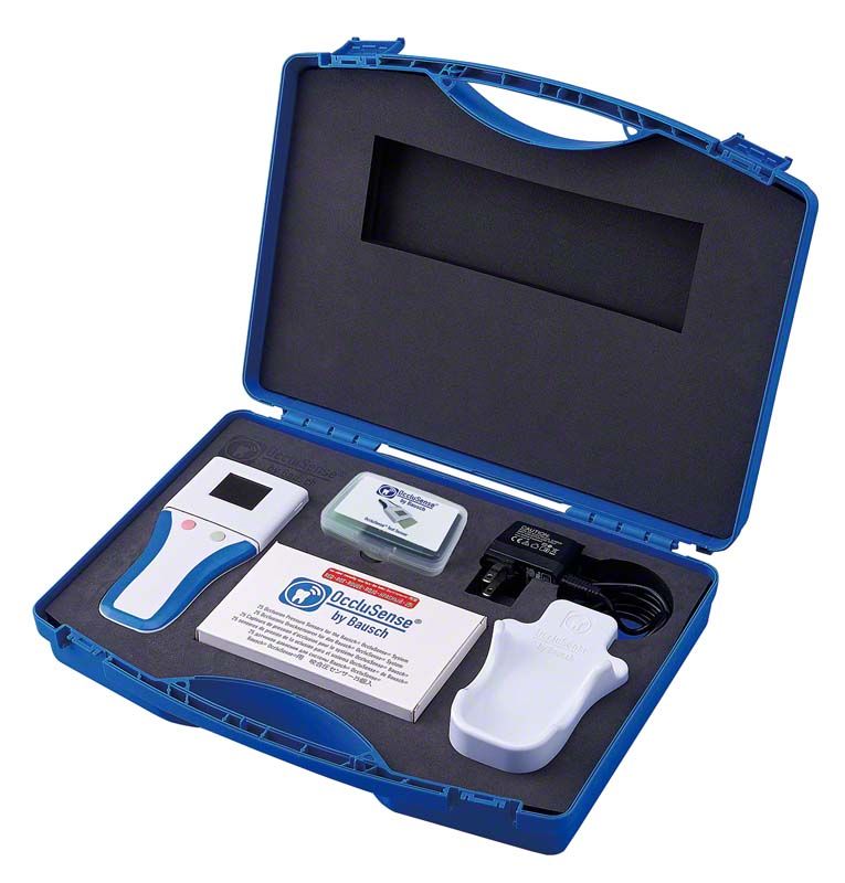 OccluSense® Set in blauem Transportkoffer mit Zubehör und Handgerät.