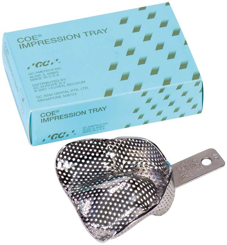 COE Metall-Löffel McGowan #40, extra groß, mit Verpackung im Hintergrund.