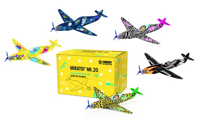 Miratoi® Nr. 20 Heldenflieger Spielzeugflugzeuge in verschiedenen Designs mit Verpackung.