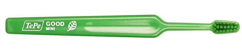 Grüne TePe GOOD™ Zahnbürste Mini Extra Soft mit Biokunststoff-Griff.
