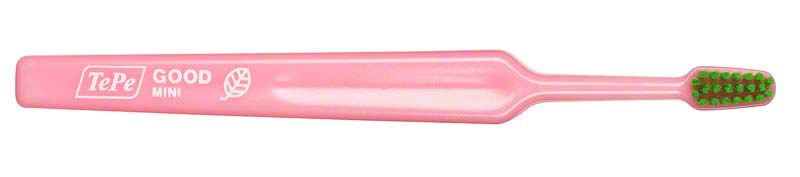 Rosa TePe GOOD™ Zahnbürste Mini Extra Soft mit grünem Bürstenkopf.