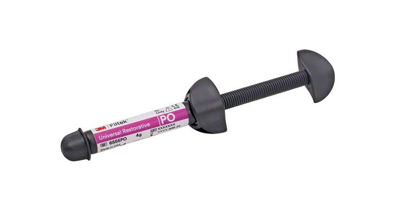 Filtek™ Universal Restorative Spritze PO mit schwarzem Kolbenmechanismus.