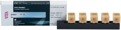 ENAMIC® multiColor CAD/CAM-Rohlinge auf schwarzer Halterung vor Verpackung.