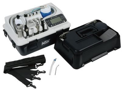 VIVA ace Komplettset mit Zahnarztwerkzeugen und Steuerungseinheit im geöffneten Koffer.