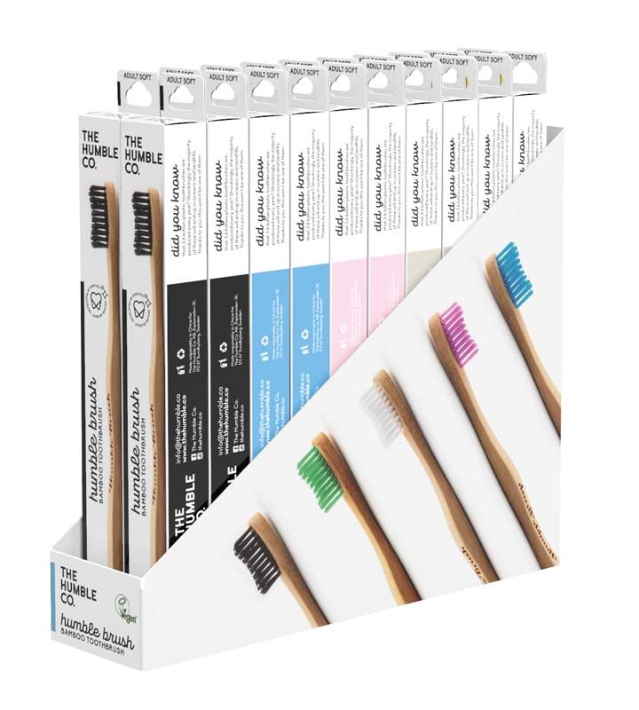 Verpackung mit mehreren Humble Brush Zahnbürsten in verschiedenen Farben in einem Display.
